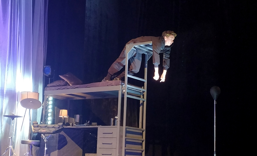 Это все она