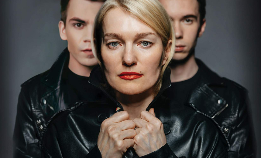 Это все она