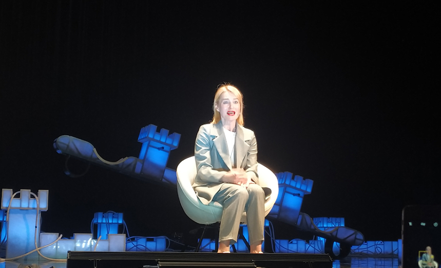 Это все она