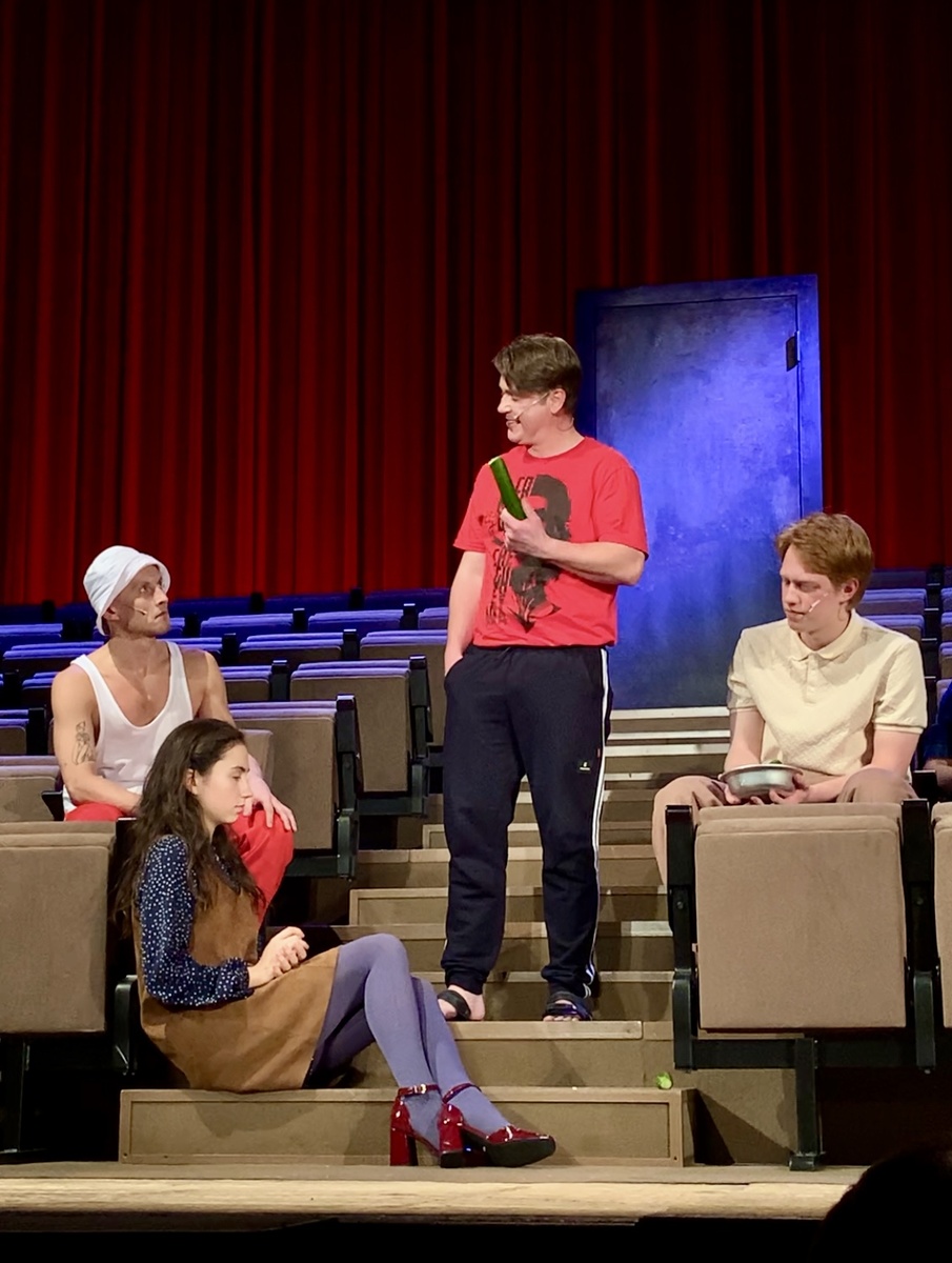 Молодость всё простит